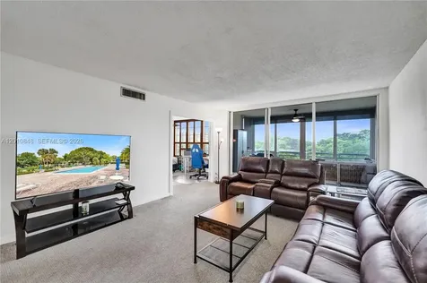 575 Oaks Lane Pompano Beach FL 33069