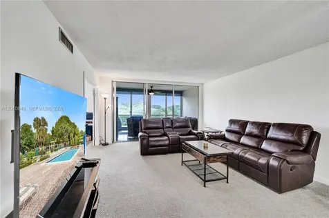 575 Oaks Lane Pompano Beach FL 33069