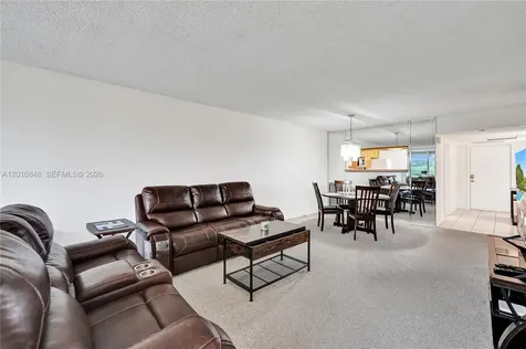 575 Oaks Lane Pompano Beach FL 33069