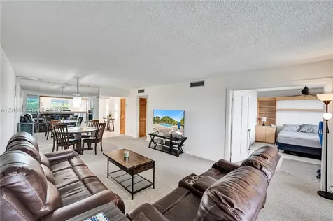 575 Oaks Lane Pompano Beach FL 33069