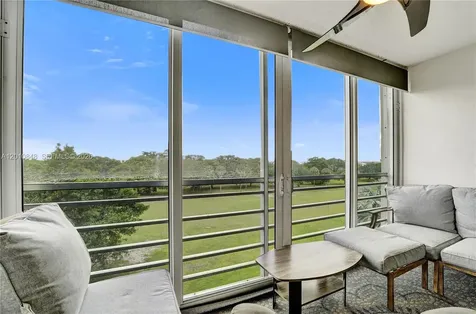 575 Oaks Lane Pompano Beach FL 33069