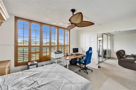 575 Oaks Lane Pompano Beach FL 33069