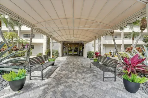 575 Oaks Lane Pompano Beach FL 33069