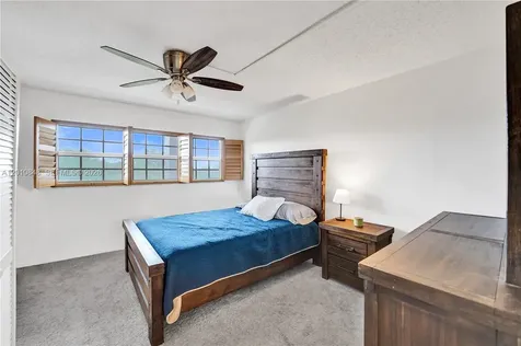 575 Oaks Lane Pompano Beach FL 33069