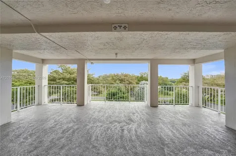 575 Oaks Lane Pompano Beach FL 33069