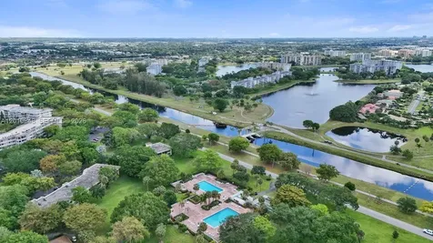 575 Oaks Lane Pompano Beach FL 33069
