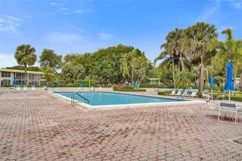 575 Oaks Lane Pompano Beach FL 33069