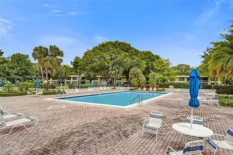 575 Oaks Lane Pompano Beach FL 33069