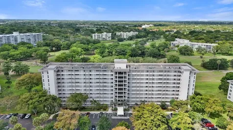 575 Oaks Lane Pompano Beach FL 33069