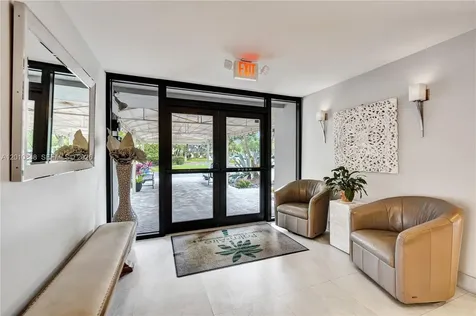 575 Oaks Lane Pompano Beach FL 33069