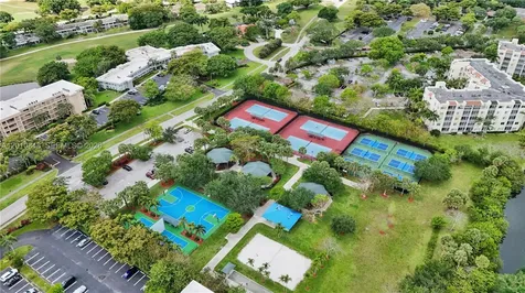 575 Oaks Lane Pompano Beach FL 33069