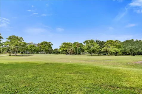 575 Oaks Lane Pompano Beach FL 33069