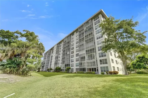 575 Oaks Lane Pompano Beach FL 33069