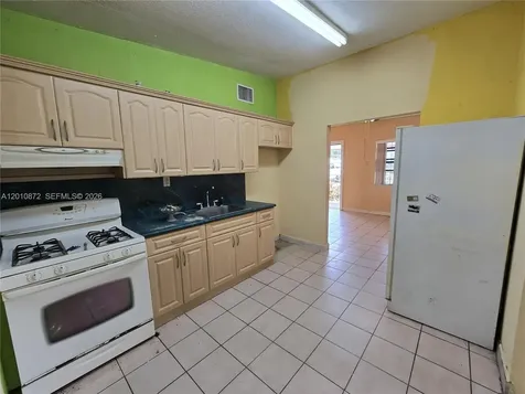 1051 E 18th Street Hialeah FL 33013