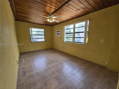 1051 E 18th Street Hialeah FL 33013