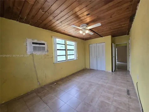 1051 E 18th Street Hialeah FL 33013