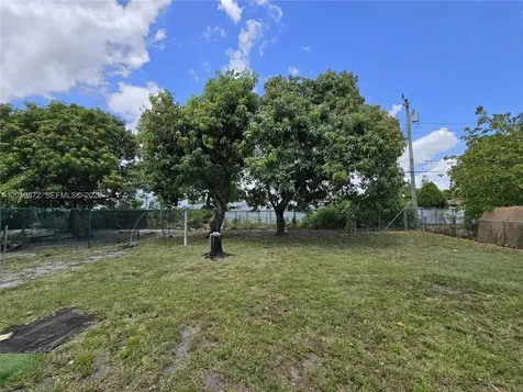 1051 E 18th Street Hialeah FL 33013