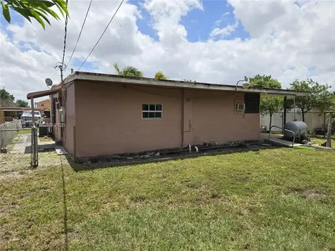 1051 E 18th Street Hialeah FL 33013