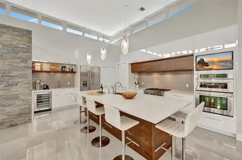 907 Diplomat Parkway Hallandale Beach FL 33009