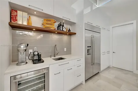 907 Diplomat Parkway Hallandale Beach FL 33009