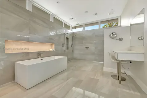 907 Diplomat Parkway Hallandale Beach FL 33009
