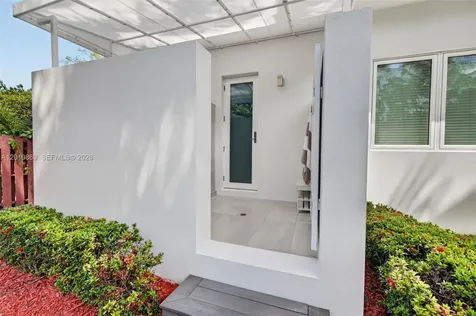 907 Diplomat Parkway Hallandale Beach FL 33009