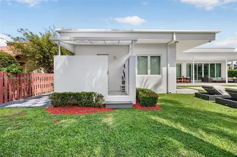 907 Diplomat Parkway Hallandale Beach FL 33009