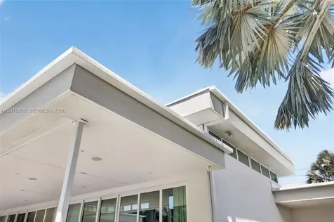 907 Diplomat Parkway Hallandale Beach FL 33009