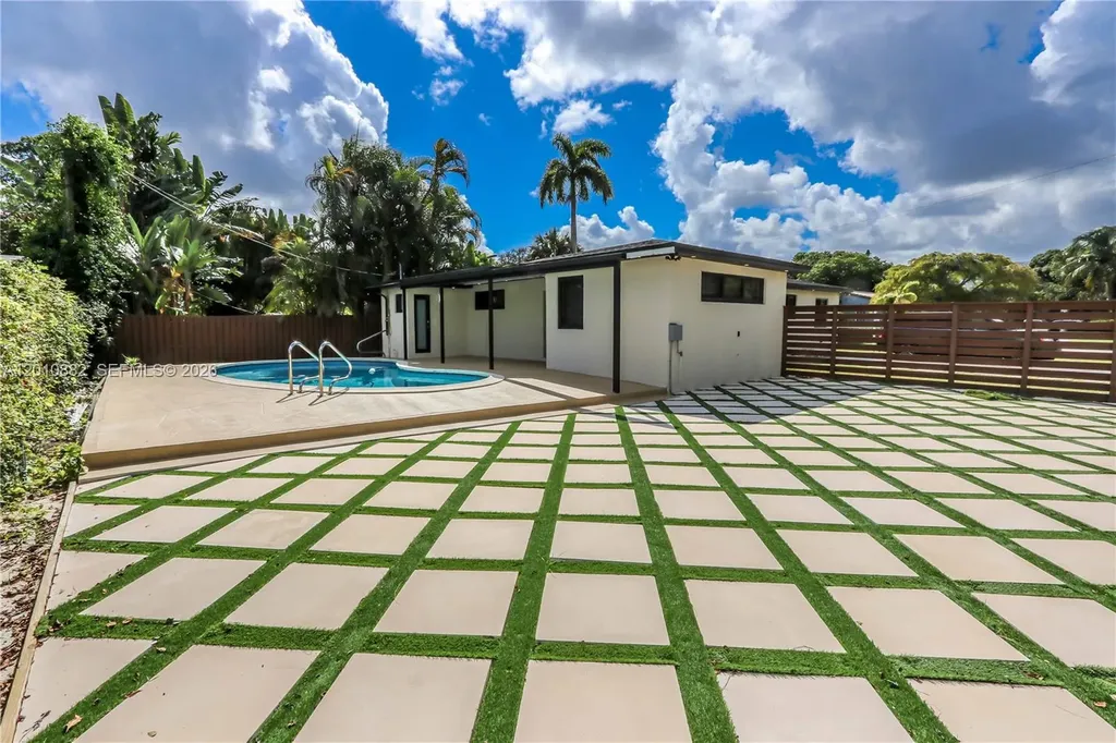 1620 Mckinley Street Hollywood FL 33020