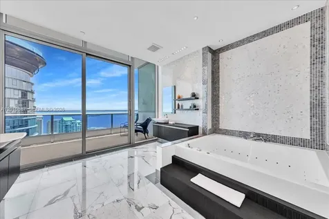 200 Biscayne Boulevard Way Miami FL 33131