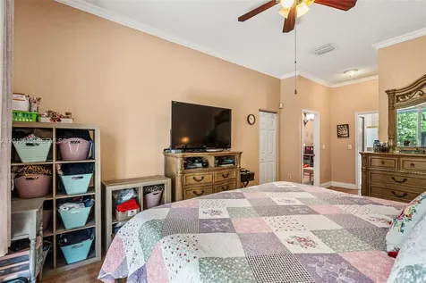 3090 SE 7th Place Homestead FL 33033