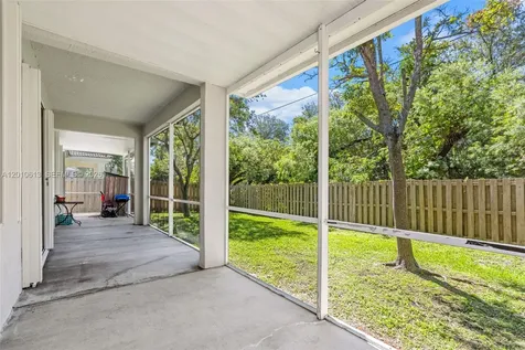 3090 SE 7th Place Homestead FL 33033