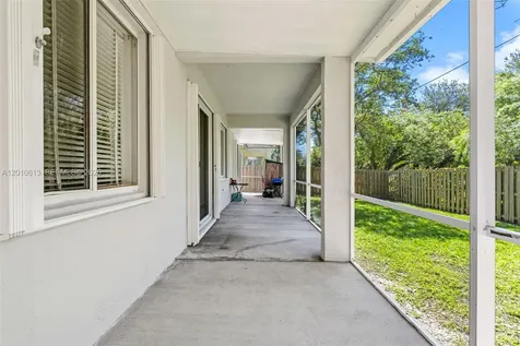 3090 SE 7th Place Homestead FL 33033