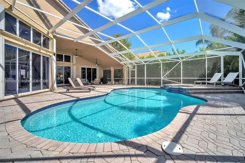 620 W Laurel Lane W Pembroke Pines FL 33027