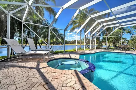 620 W Laurel Lane W Pembroke Pines FL 33027