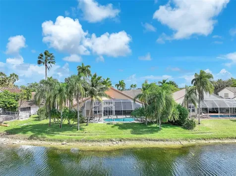620 W Laurel Lane W Pembroke Pines FL 33027