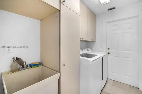 620 W Laurel Lane W Pembroke Pines FL 33027