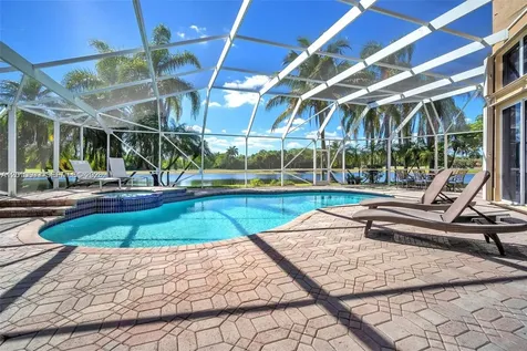 620 W Laurel Lane W Pembroke Pines FL 33027