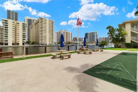 2600 Diana Drive Hallandale Beach FL 33009
