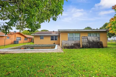 1831 Hiltonia Circle West Palm Beach FL 33407