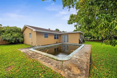 1831 Hiltonia Circle West Palm Beach FL 33407