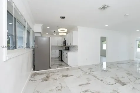 15925 NE 18th Avenue North Miami Beach FL 33162