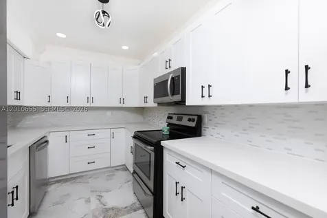 15925 NE 18th Avenue North Miami Beach FL 33162