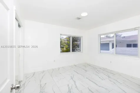 15925 NE 18th Avenue North Miami Beach FL 33162