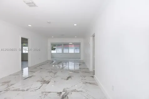 15925 NE 18th Avenue North Miami Beach FL 33162