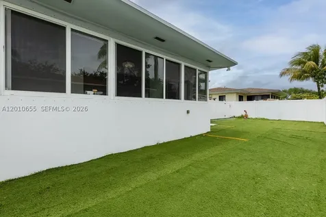 15925 NE 18th Avenue North Miami Beach FL 33162