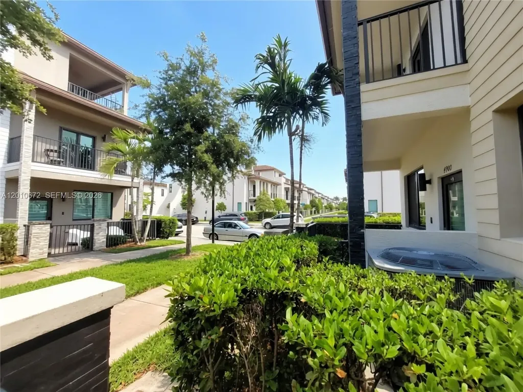 4906 NW 83rd Path Doral FL 33166