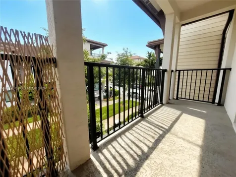 4906 NW 83rd Path Doral FL 33166