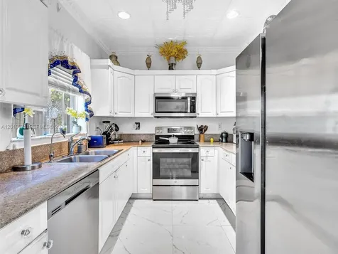 7659 N Stonecreek Circle Davie FL 33024