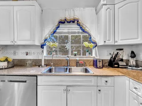 7659 N Stonecreek Circle Davie FL 33024